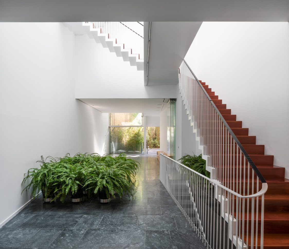 Reforma de escaleras en un edificio de Barcelona